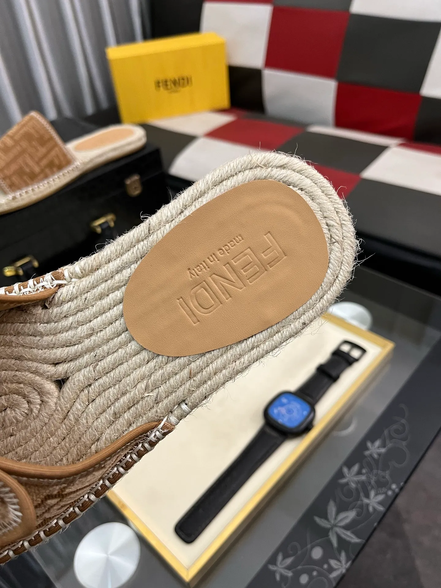 Men's shoes💰320⌚️⌚️[FENDI~Fendi slippers] High-end men's shoes brand official website 1:1 latest masterpiece: original mold customization, fabrics made of imported original materials, upgraded outsole, lighter, top quality in the market, simple and tasteful, a must-have for fashionistas, fashion is at your feet, full of confidence, the same style at the counter👍The season of summer slippers is here. Yardage: 38-44. Can be customized45.46.47